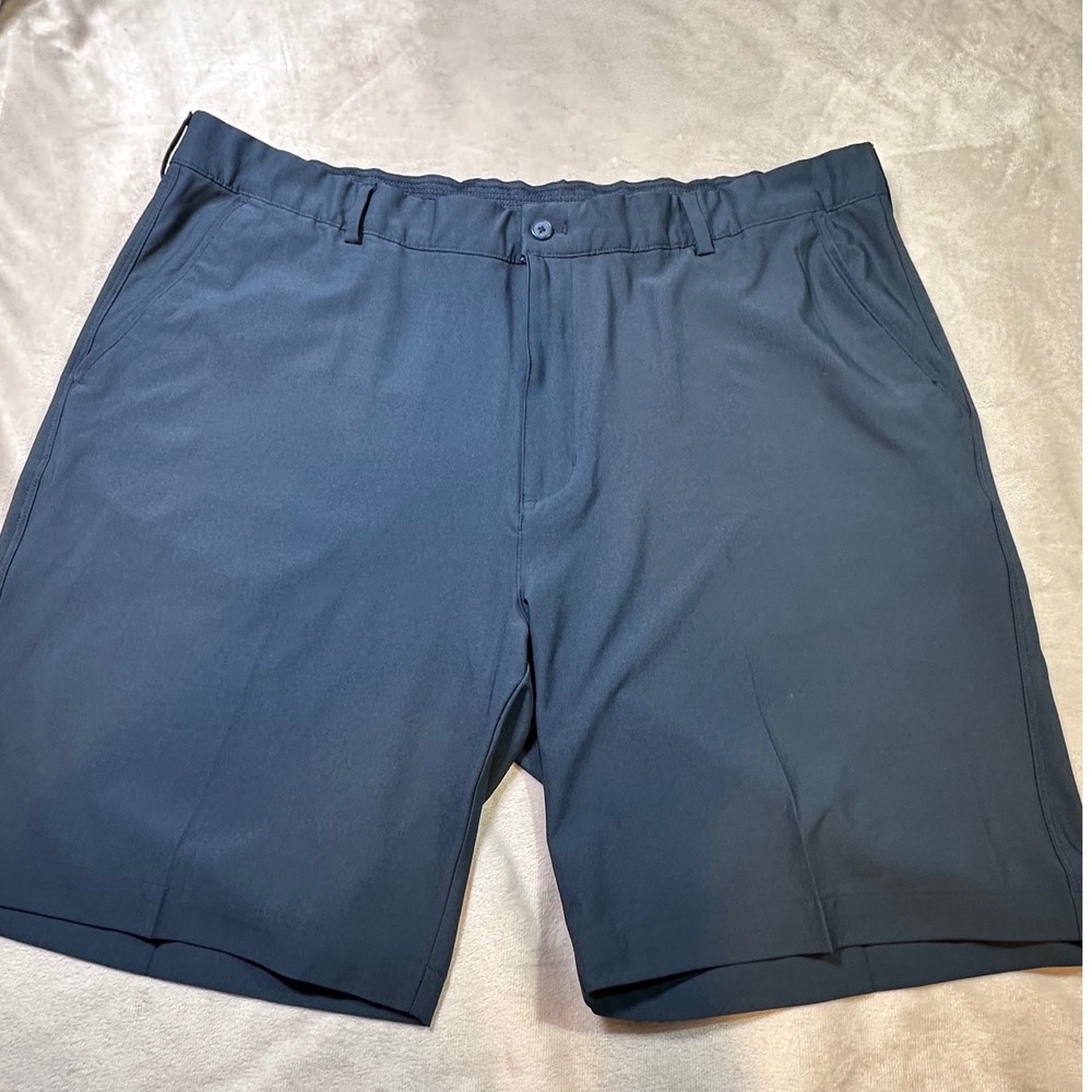 Greg Norman Shark Mens Navy Performance Golf Shorts Size 42 Stretch Flat Front